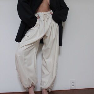 Na Nin Cooper Silk Canvas Cargo Pant × 1
Cream / Small